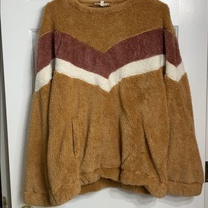 Fuzzy large Sherpa pull over